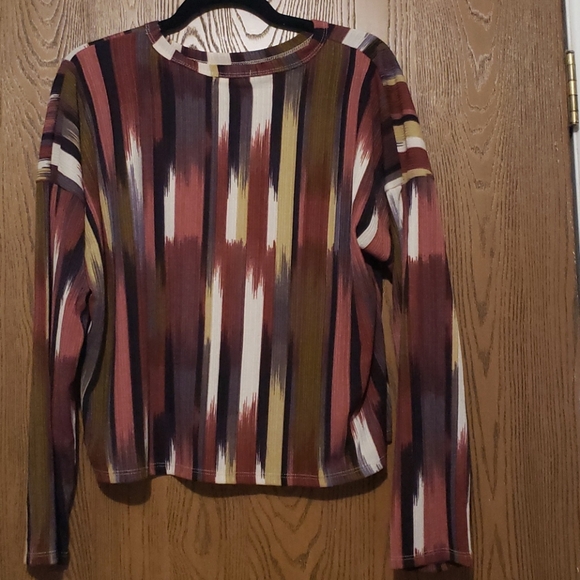 🌼New boutique Abstract print top - Picture 5 of 9